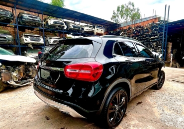 Mercedes-Benz GLA 200 2015